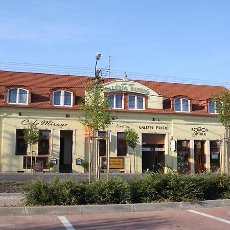 Galeria Panzio Hotel Sarvar Exterior photo